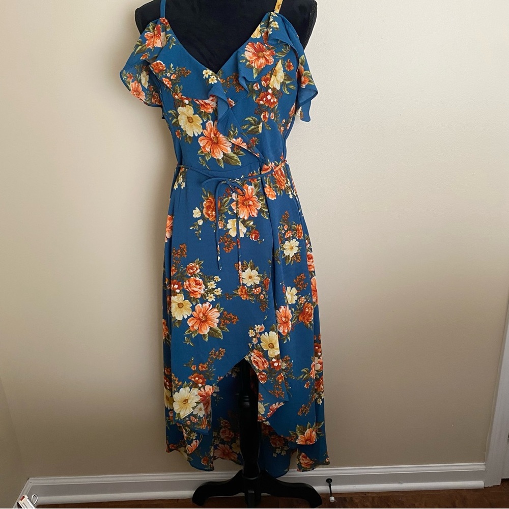 The General Good Women’s Tiered Dress size M off the shoulder sleeves NWT